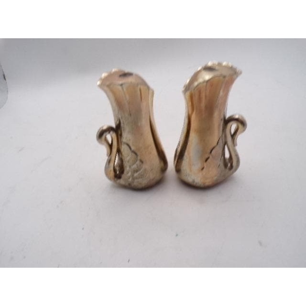 Vintage Gold Tone Pitcher Shaped Salt Pepper Shakers Made in Japan‎
